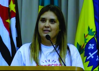 Rosamaria relata dinheiro faltando no salário dos professores