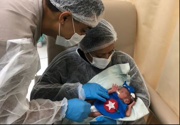 Bebê prematuro ganha festinha de mesversário no Hospital São Francisco em Bauru